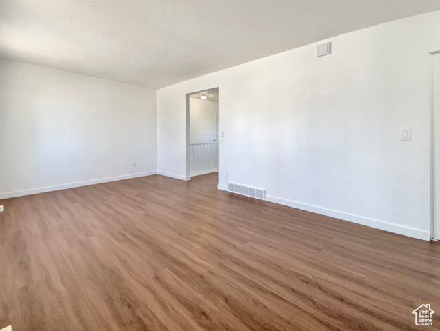 Photo 3 for MLS #2118610 at 1133 Laytona Dr