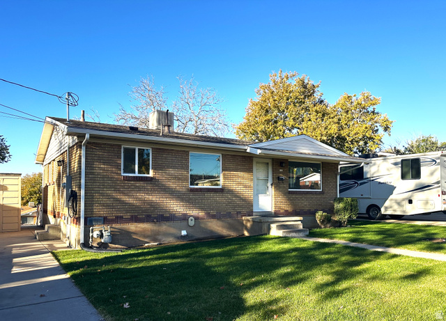 Photo 2 for MLS #2118612 at 131 N Terrace Dr