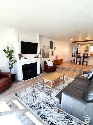 Photo 3 for MLS #2118615 at 5628 Oakwood Ct