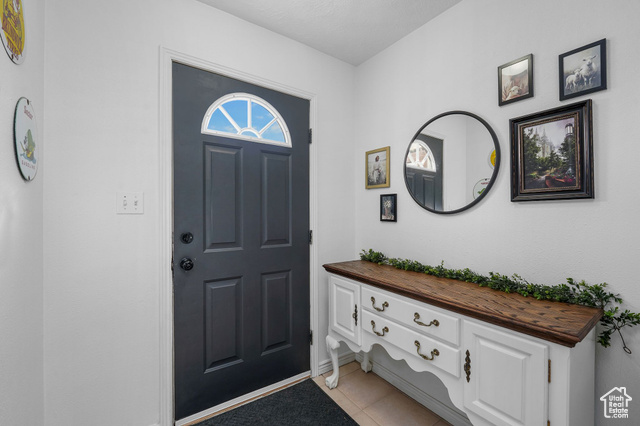 Photo 9 for MLS #2118635 at 917 N Garden Dr