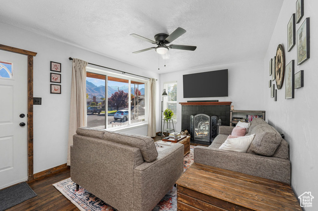 Photo 3 for MLS #2118635 at 917 N Garden Dr