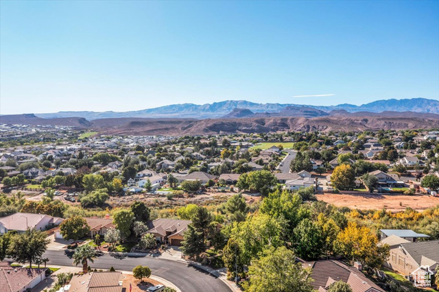 Photo 4 for MLS #2118650 at 665 N Dusk Dr