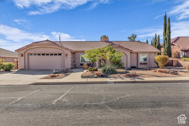 Photo 3 for MLS #2118650 at 665 N Dusk Dr