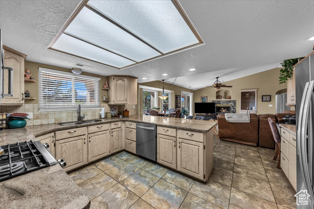 Photo 9 for MLS #2118650 at 665 N Dusk Dr