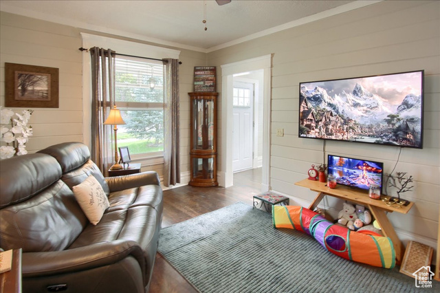 Photo 4 for MLS #2118656 at 3021 Adams Ave