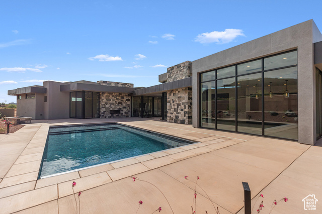 Photo 17 for MLS #2118663 at 2498 N Lacasa Dr