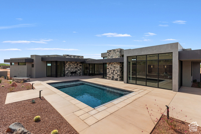 Photo 2 for MLS #2118663 at 2498 N Lacasa Dr