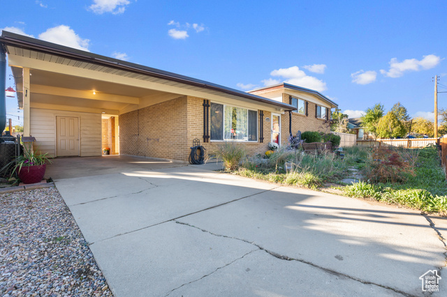 Photo 2 for MLS #2118684 at 3107 Hawthorne Ave