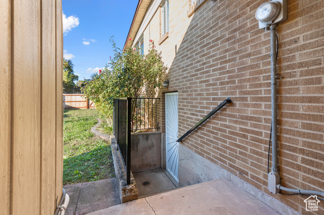 Photo 37 for MLS #2118684 at 3107 Hawthorne Ave