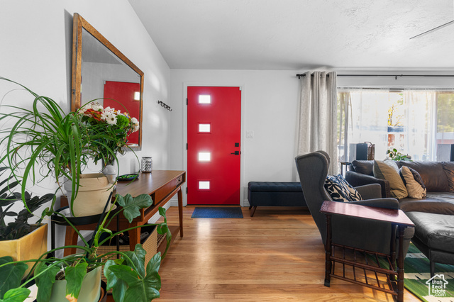 Photo 10 for MLS #2118684 at 3107 Hawthorne Ave