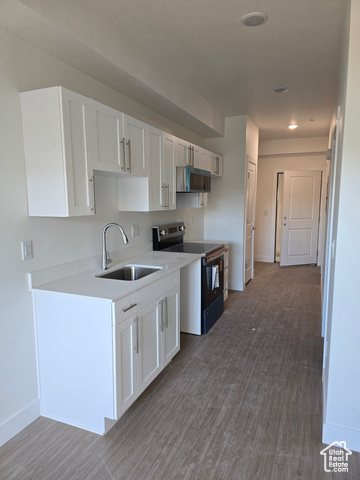 Photo 4 for MLS #2118692 at 2085 N Main St #302