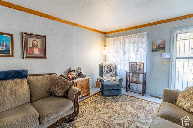 Photo 3 for MLS #2118695 at 751 W Paxton Ave