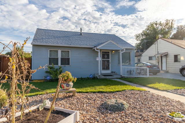 Photo 2 for MLS #2118695 at 751 W Paxton Ave