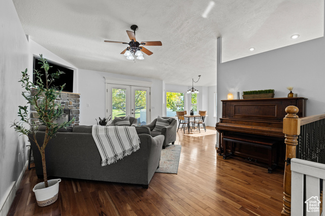 Photo 3 for MLS #2118699 at 39 E Andrews Ln