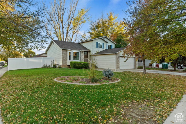 Photo 3 for MLS #2118736 at 818 E Creekside Dr