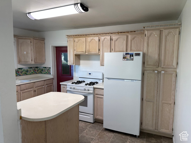 Photo 9 for MLS #2118757 at 582 7 West
