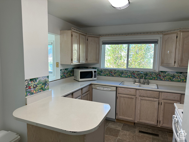 Photo 10 for MLS #2118757 at 582 7 West