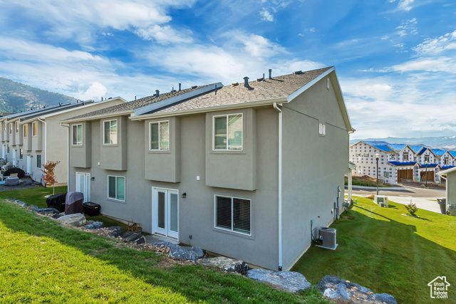 Photo 3 for MLS #2118777 at 889 N Sapphire St