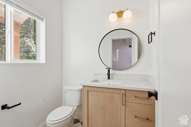 Photo 11 for MLS #2118779 at 1170 E Vitt Dr