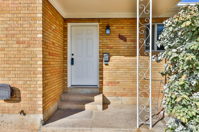 Photo 2 for MLS #2118788 at 350 W 2575 North