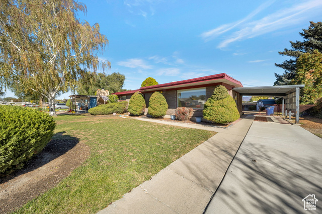 Photo 2 for MLS #2118841 at 3201 S Barney St