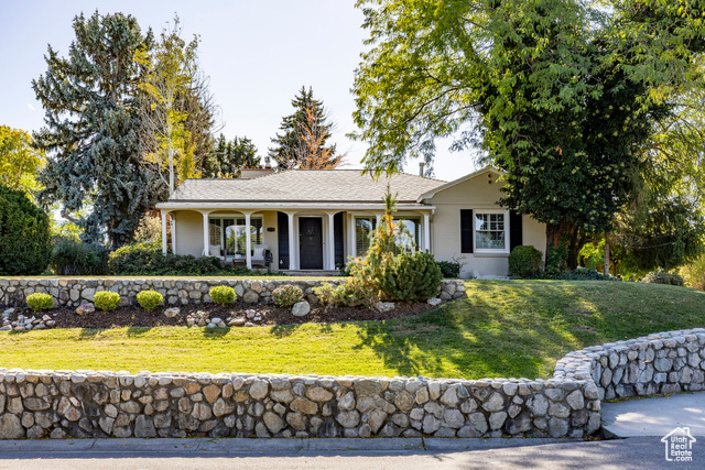 Photo 3 for MLS #2118845 at 1840 E Grover Ln