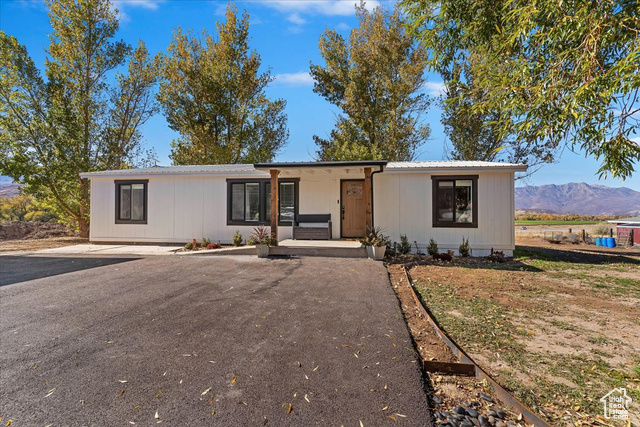 Photo 2 for MLS #2118854 at 2301 W Old Highway Rd