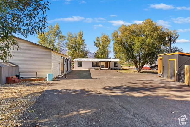 Photo 3 for MLS #2118854 at 2301 W Old Highway Rd