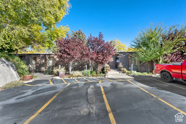 5519 S WILLOW LN #C, Murray UT 84107
