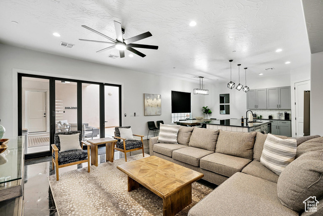 Photo 5 for MLS #2118895 at 1460 S Windsor Pkwy #2
