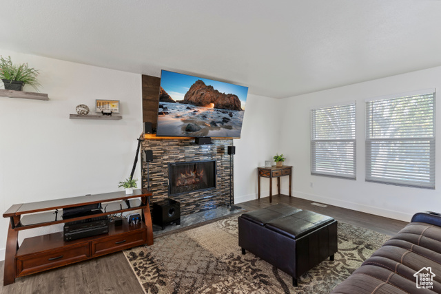 Photo 4 for MLS #2118913 at 668 N 275 East