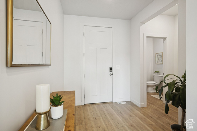 Photo 3 for MLS #2118938 at 313 W Snowberry Dr