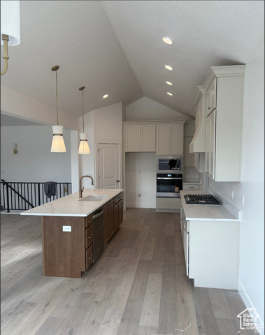 Photo 3 for MLS #2118939 at 122 E Bardsley Way #7