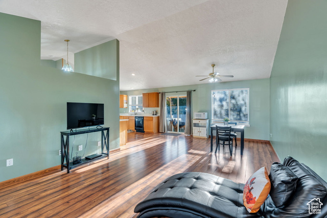 Photo 5 for MLS #2118940 at 789 Country Club Dr
