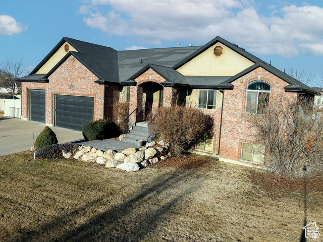Photo 2 for MLS #2118947 at 417 S 2025 West