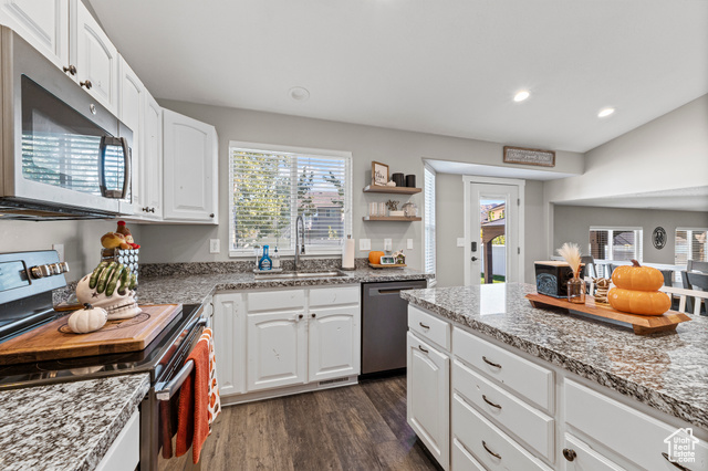 Photo 5 for MLS #2118969 at 228 N Buckingham Dr