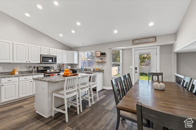 Photo 3 for MLS #2118969 at 228 N Buckingham Dr