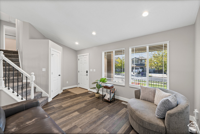 Photo 11 for MLS #2118969 at 228 N Buckingham Dr