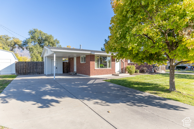 Photo 2 for MLS #2118988 at 1884 N Alder St