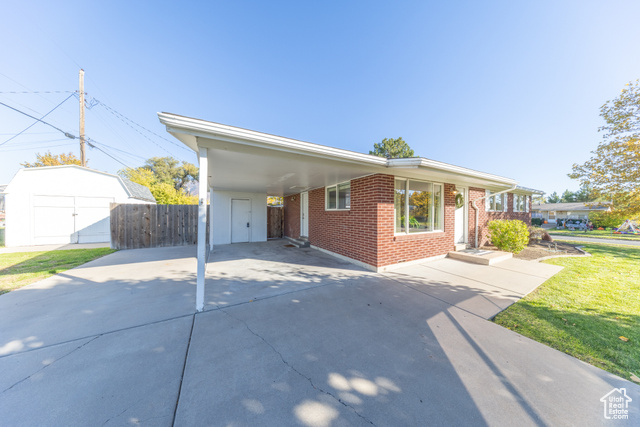 Photo 4 for MLS #2118988 at 1884 N Alder St