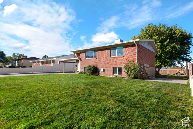 Photo 2 for MLS #2119031 at 467 N 500 West
