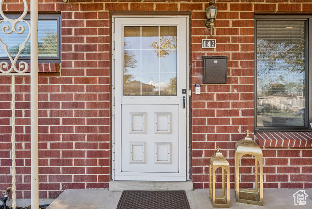 Photo 4 for MLS #2119050 at 143 W Washington Ave