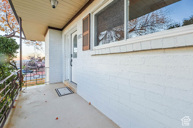 Photo 3 for MLS #2119055 at 1087 Arlington Way