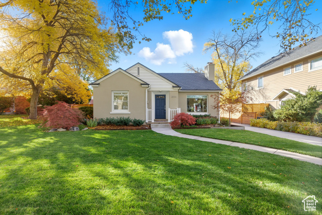 Photo 8 for MLS #2119100 at 2034 E Hubbard Ave