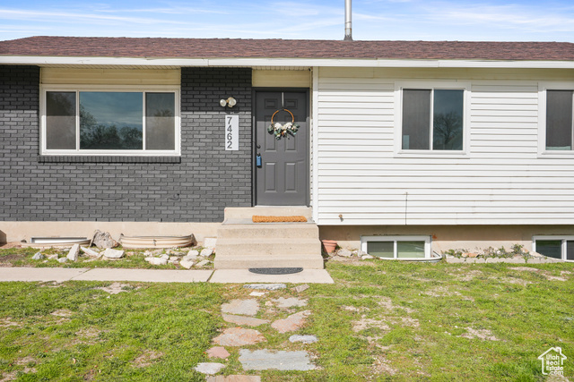 Photo 2 for MLS #2119109 at 7462 W Jefferson Rd