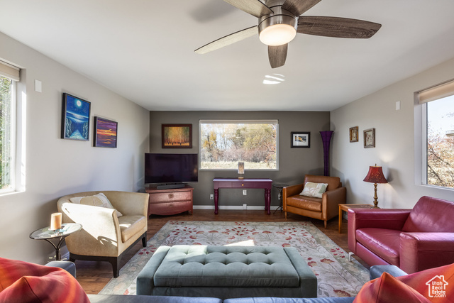 Photo 12 for MLS #2119133 at 385 N Hawthorne Dr