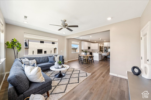 Photo 18 for MLS #2119152 at 402 S Cecita Way