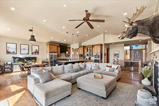Photo 8 for MLS #2119171 at 823 W Summit Haven Cir
