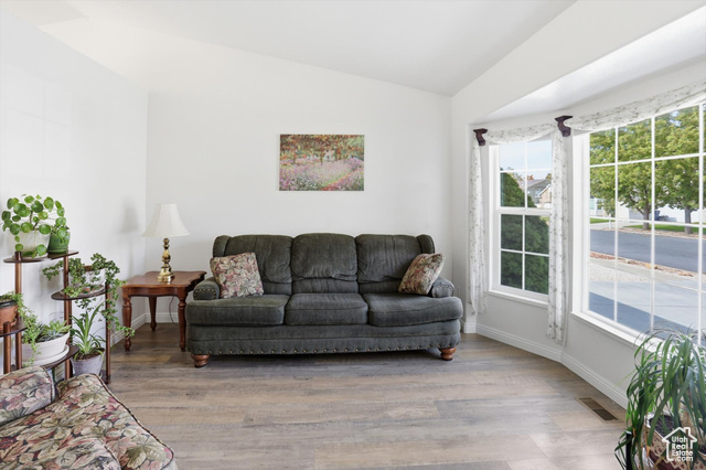 Photo 5 for MLS #2119215 at 324 E 1325 North