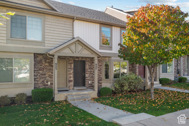 Photo 2 for MLS #2119239 at 927 N Independence Ave